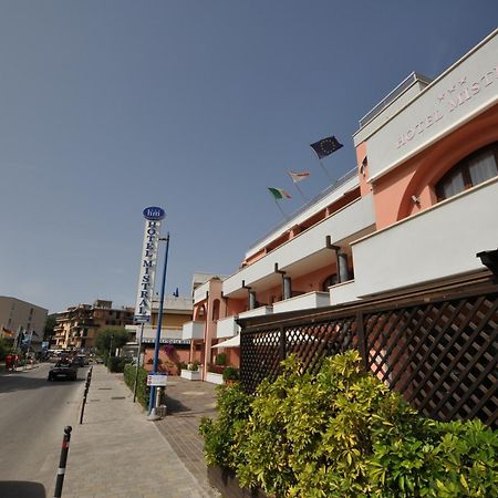 Hotel Mistral Marina di Campo Exteriör bild