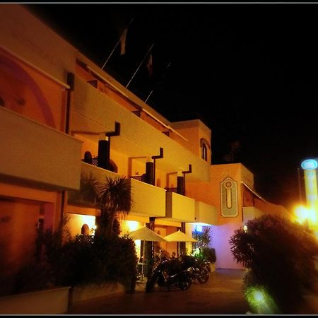 Hotel Mistral Marina di Campo Exteriör bild