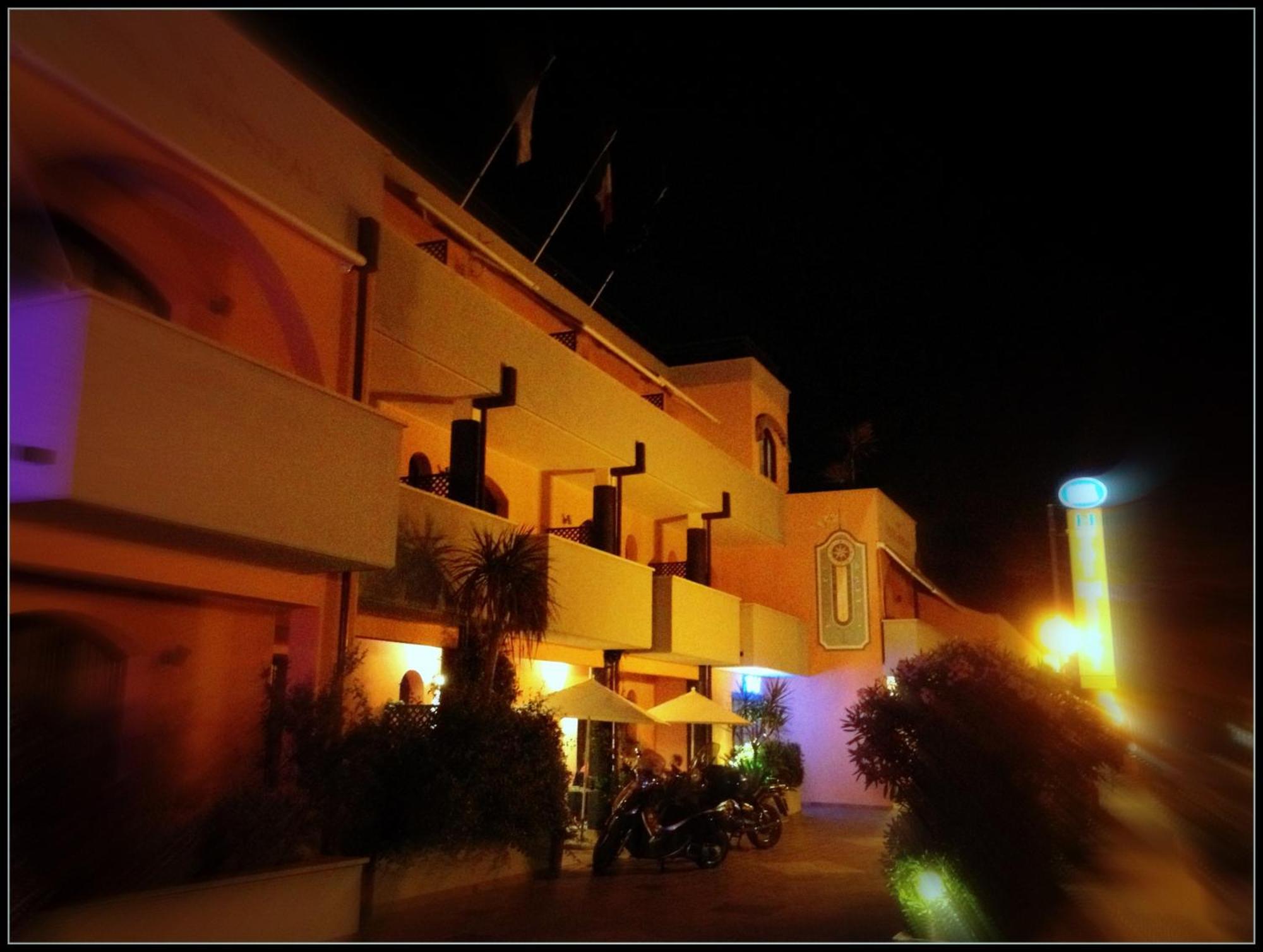 Hotel Mistral Marina di Campo Exteriör bild