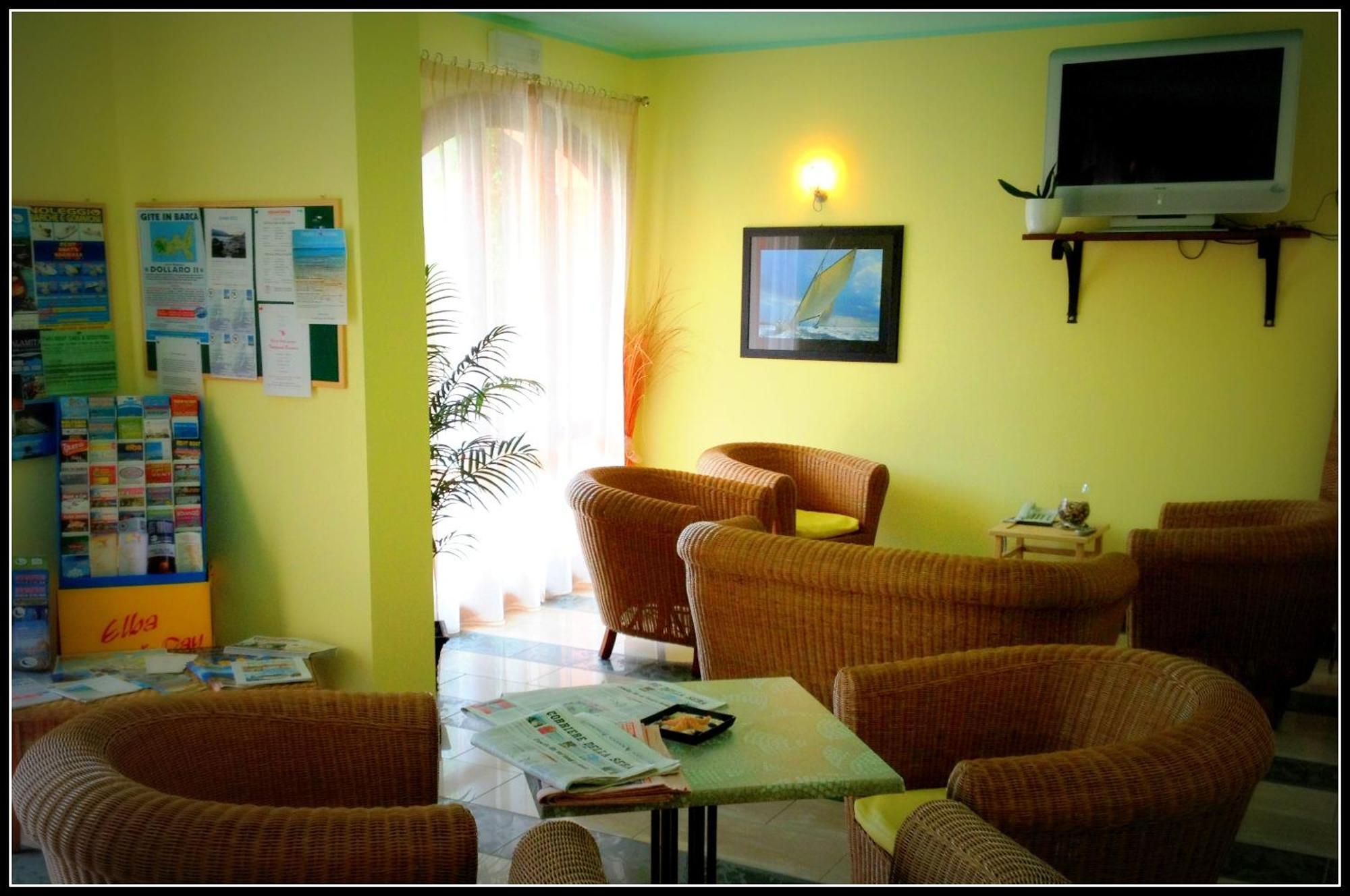 Hotel Mistral Marina di Campo Exteriör bild