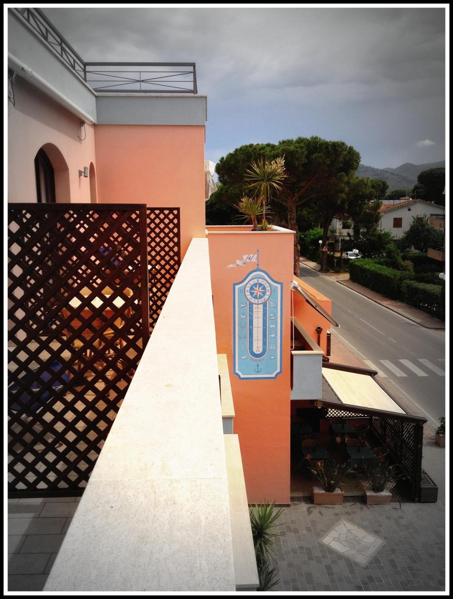 Hotel Mistral Marina di Campo Exteriör bild
