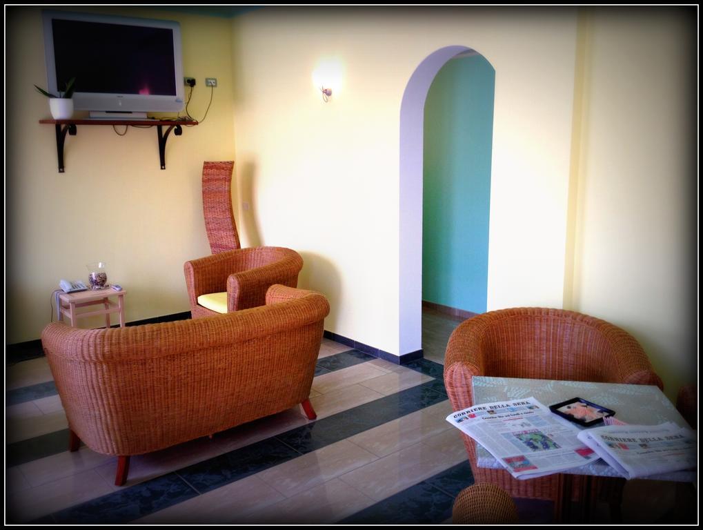 Hotel Mistral Marina di Campo Exteriör bild