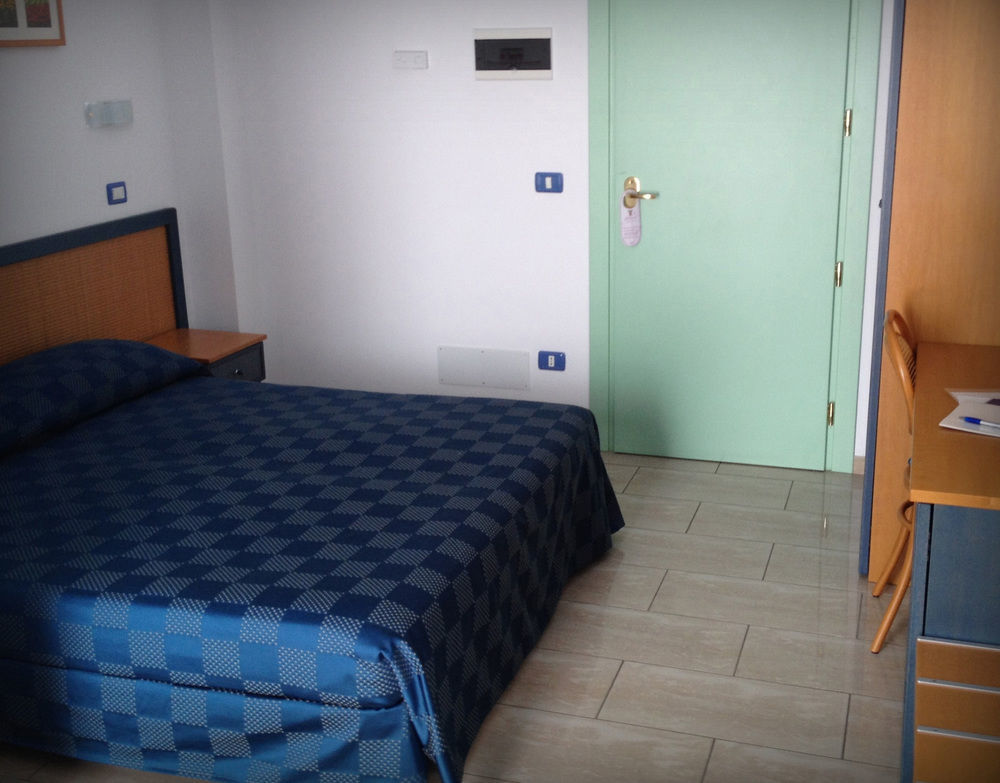 Hotel Mistral Marina di Campo Exteriör bild
