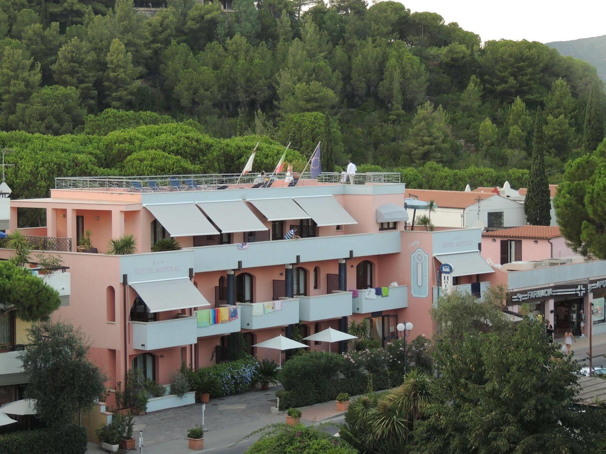 Hotel Mistral Marina di Campo Exteriör bild
