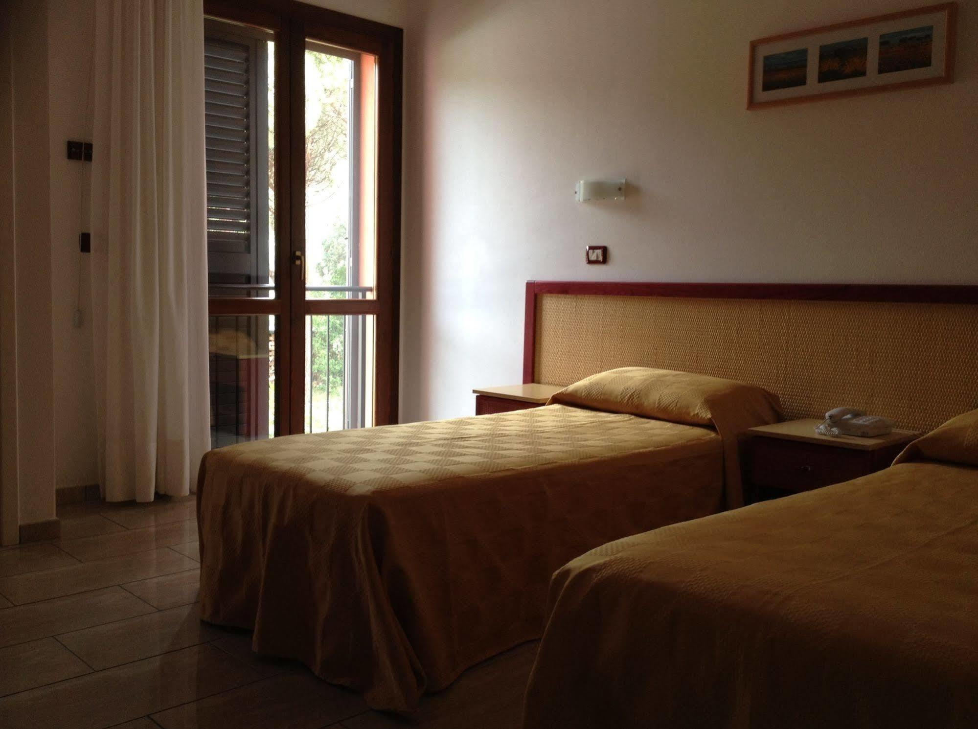 Hotel Mistral Marina di Campo Exteriör bild