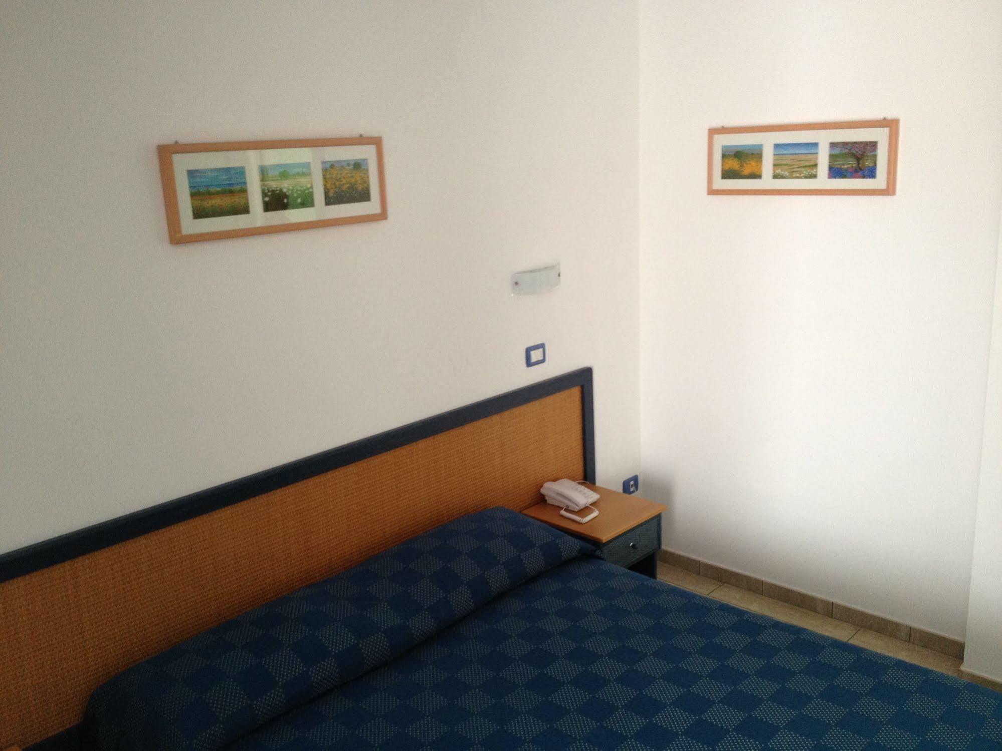 Hotel Mistral Marina di Campo Exteriör bild