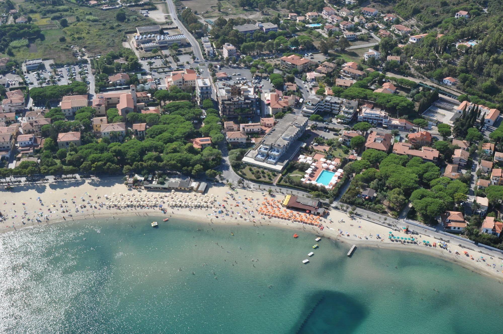 Hotel Mistral Marina di Campo Exteriör bild