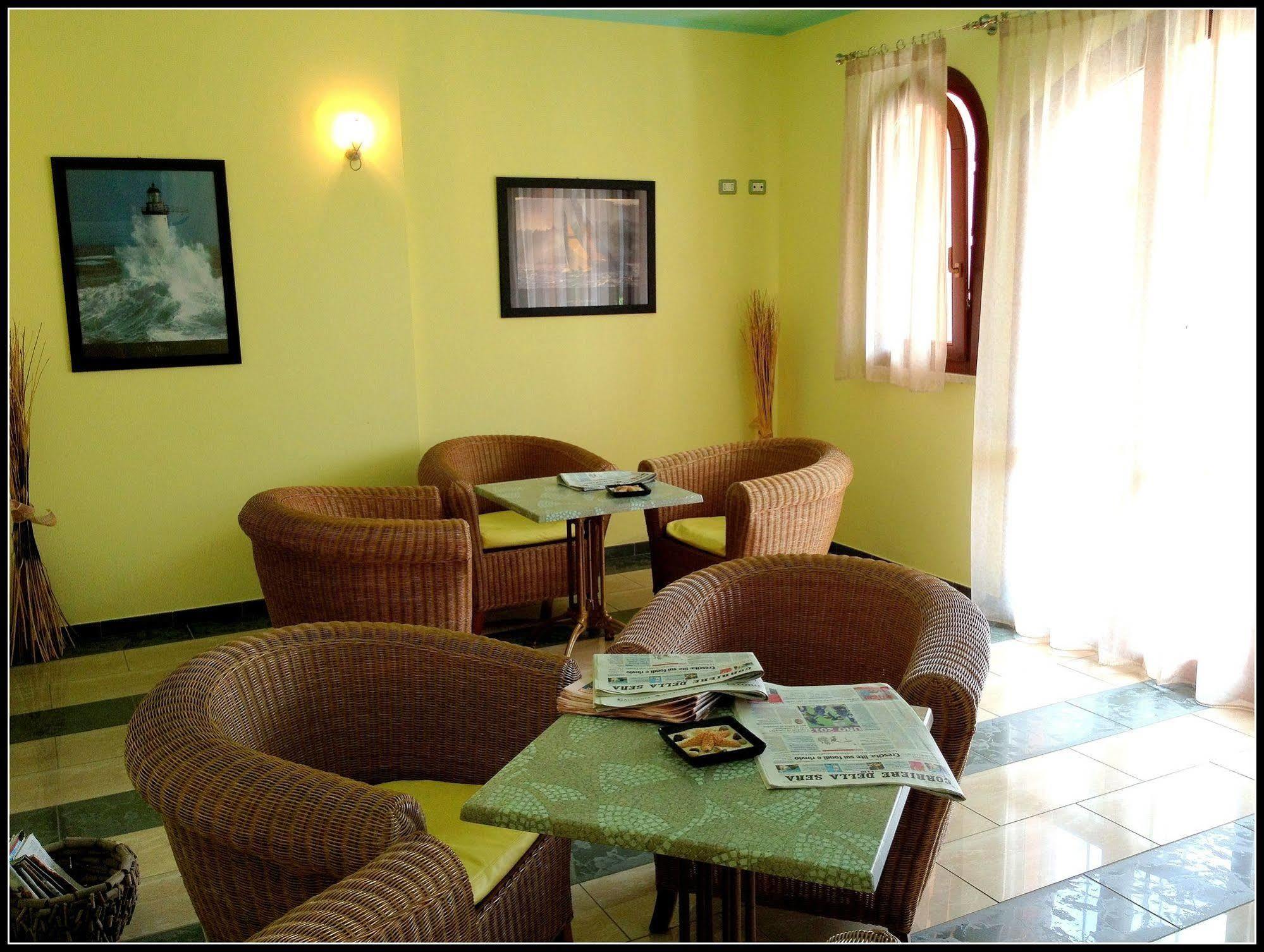 Hotel Mistral Marina di Campo Exteriör bild
