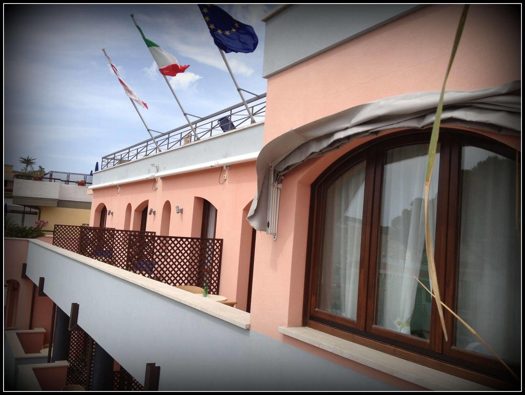Hotel Mistral Marina di Campo Exteriör bild