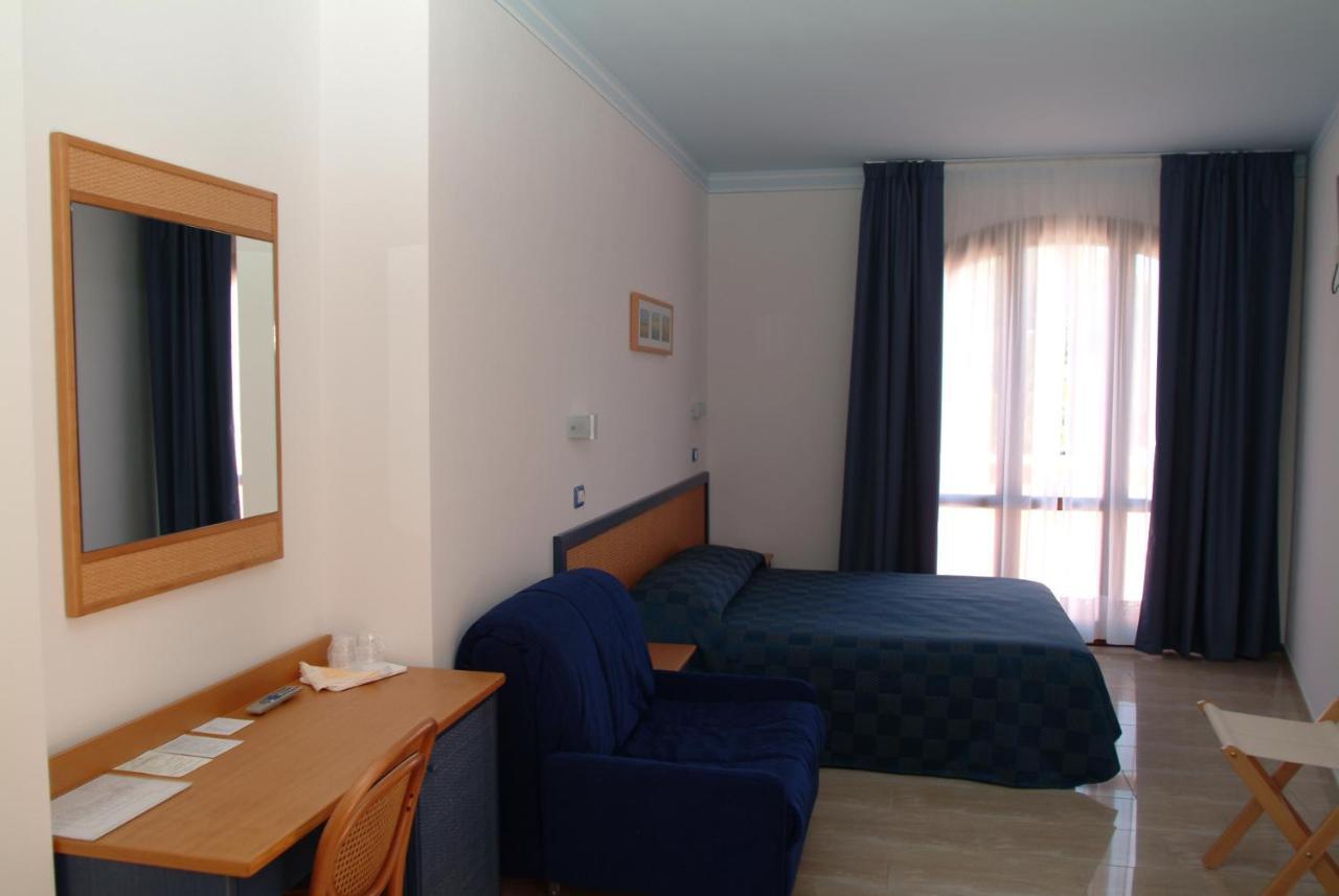 Hotel Mistral Marina di Campo Exteriör bild