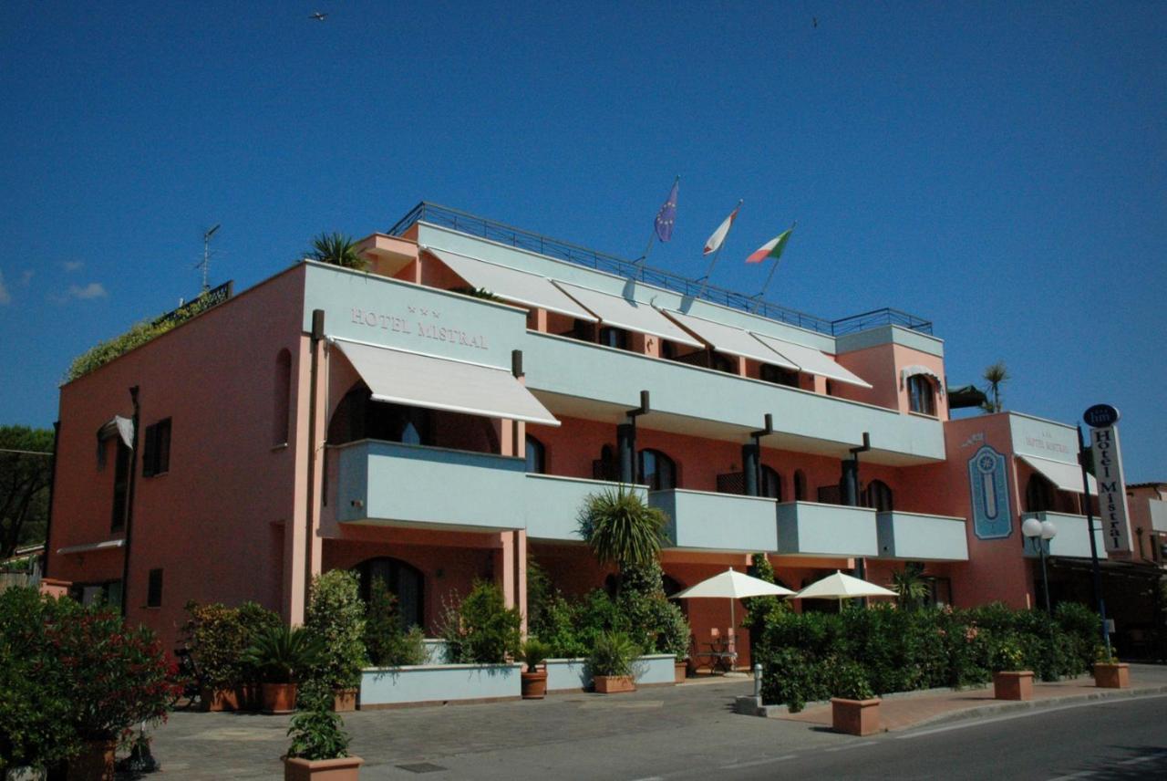 Hotel Mistral Marina di Campo Exteriör bild